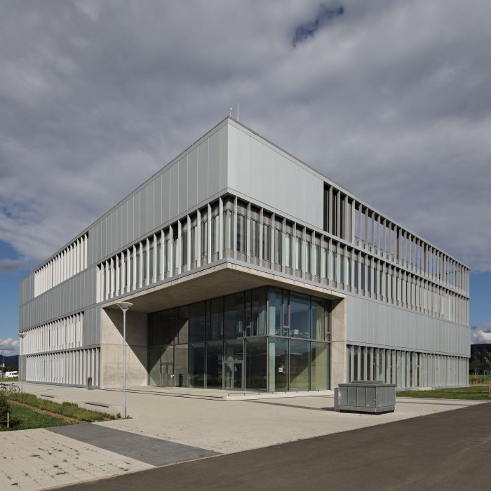 Universität Freiburg, Neubau Forschungsgebäude IMBIT, Außenansicht Eingangsbereich