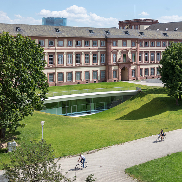 Außenansicht Mannheim Business School im Mannheimer Schloss
