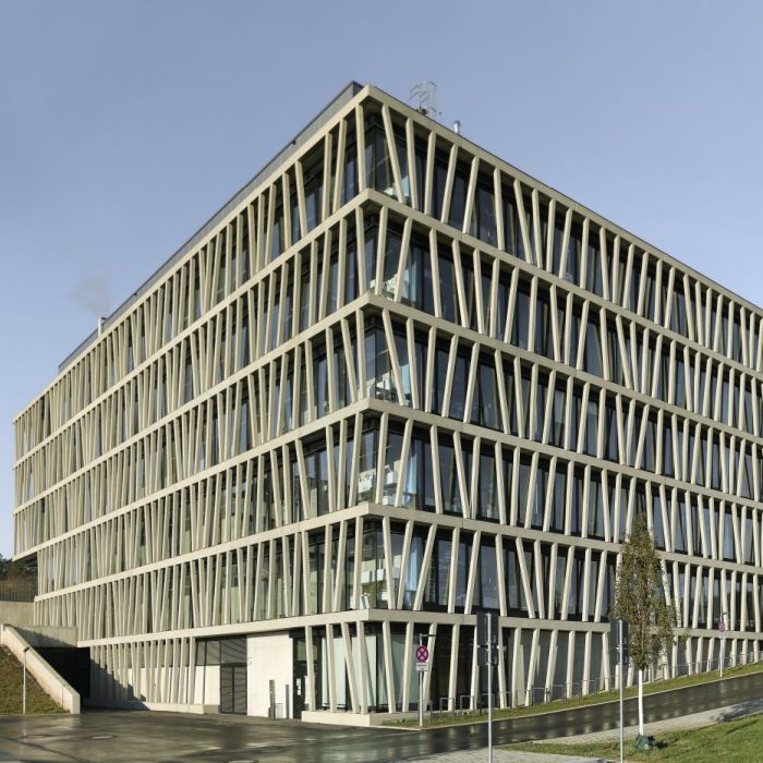 Universität Tübingen, Laborgebäude für das Interfakultäre Institut für Biochemie, Außenansicht