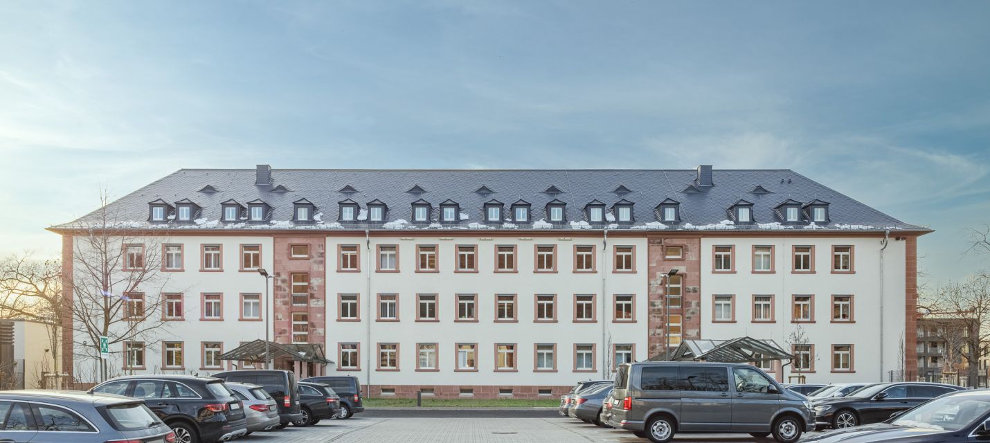 Saniertes Bestandsgebäude auf dem Areal der sogenannten Campbell Barracks in Heidelberg, Außenaufnahme